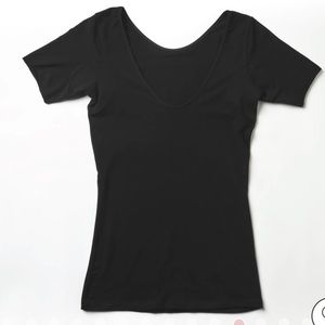 Numi the Signature women’s undershirt, black, fitted tshirt, sweat absorbing